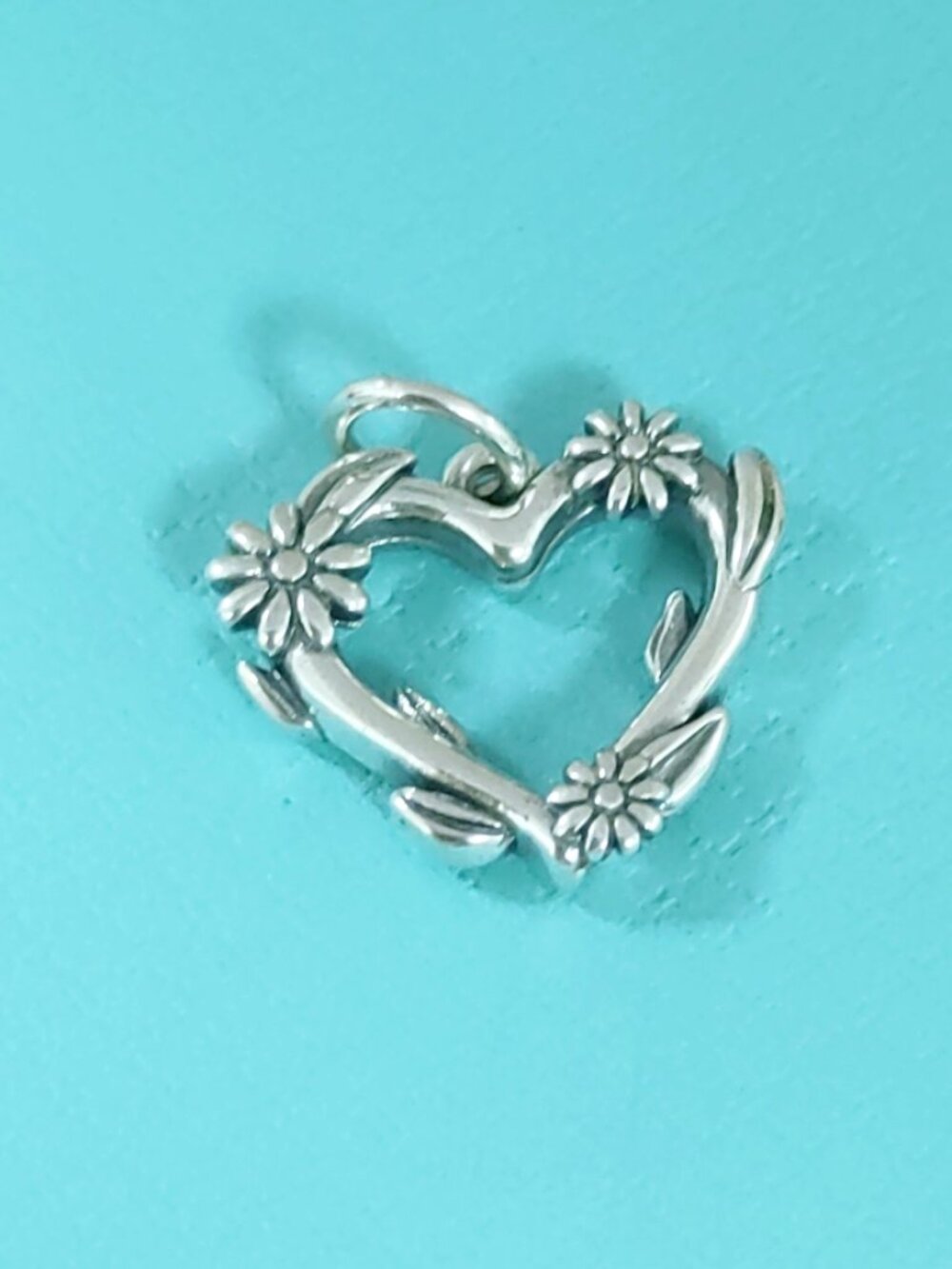 James Avery Flowering Vines Heart Charm Sterling Silver Pendant with box